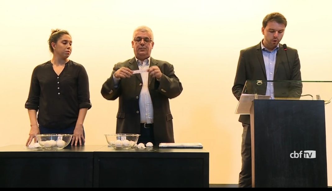 Sorteio realizado na sede da CBF (Foto: Reprodução)