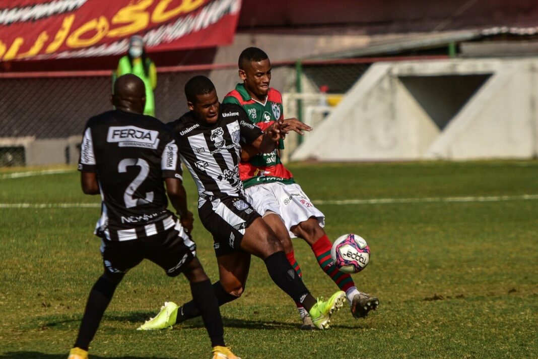 Patrick em ação contra a Inter de Limeira