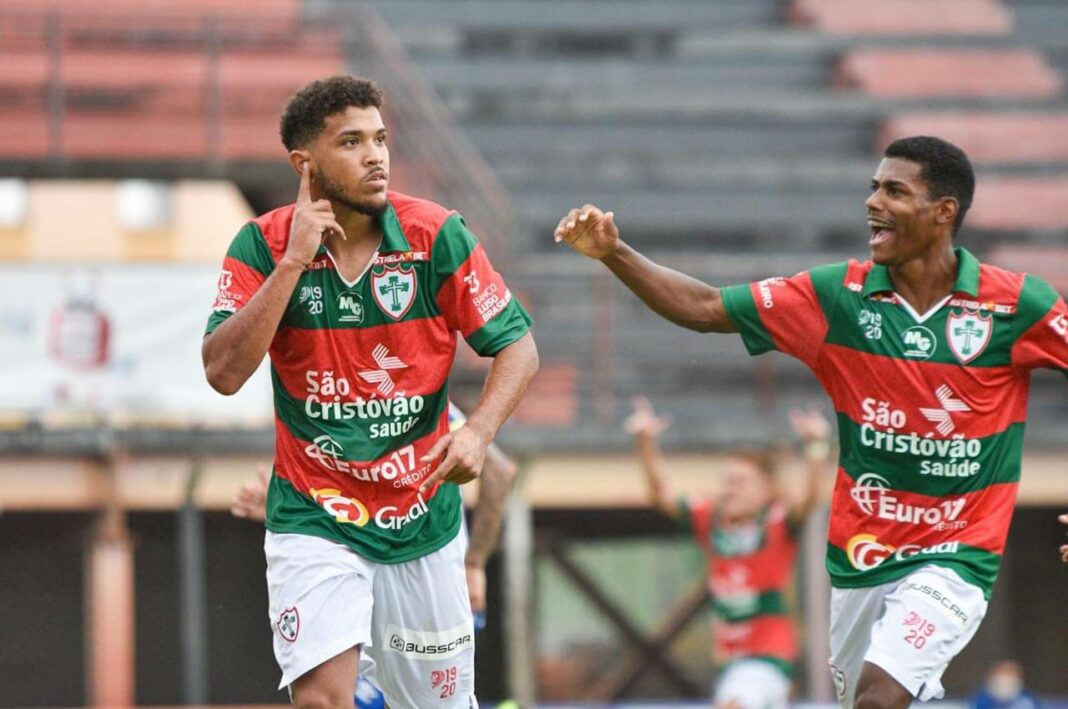 Yan comemora gol sobre o Avaí (Foto: Ronaldo Barreto/NETLUSA)