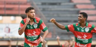 Yan comemora gol sobre o Avaí (Foto: Ronaldo Barreto/NETLUSA)