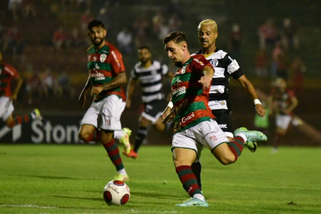 Gustavo França em campo contra o XV de Piracicaba