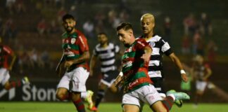 Gustavo França em campo contra o XV de Piracicaba