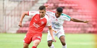 Carlos Henrique durante o jogo contra o Audax