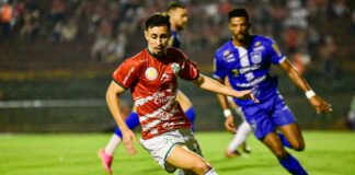 Gustavo França em ação contra o Rio Claro