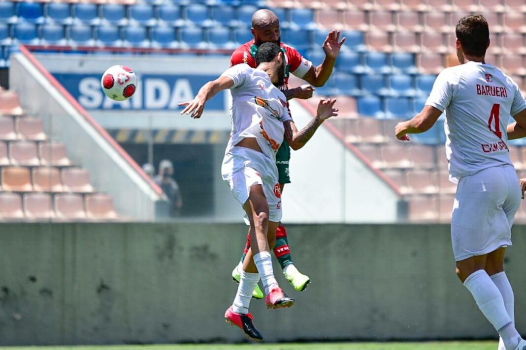 Luizão Nascimento em partida contra o Oeste