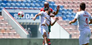 Luizão Nascimento em partida contra o Oeste