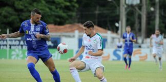 Gustavo França em jogo contra o Rio Claro