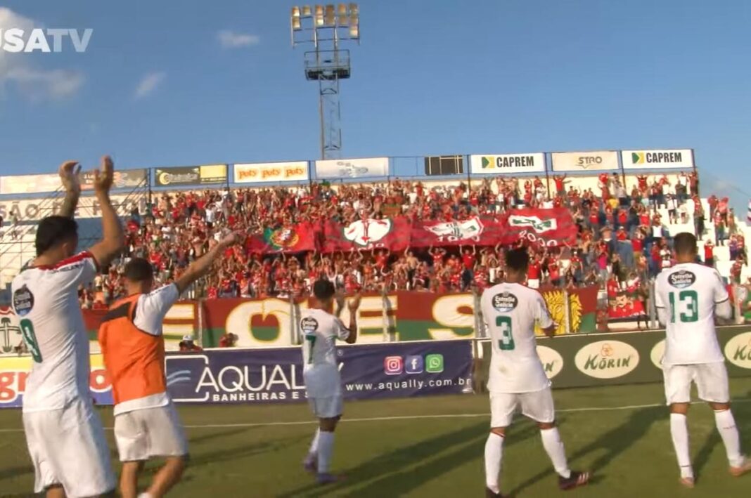 jogadores-torcida