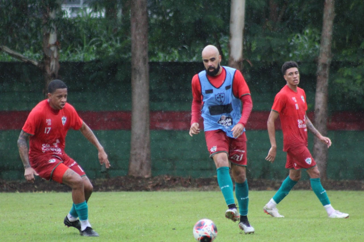 Lucas Costa não treina com elenco do Paysandu e é dúvida para