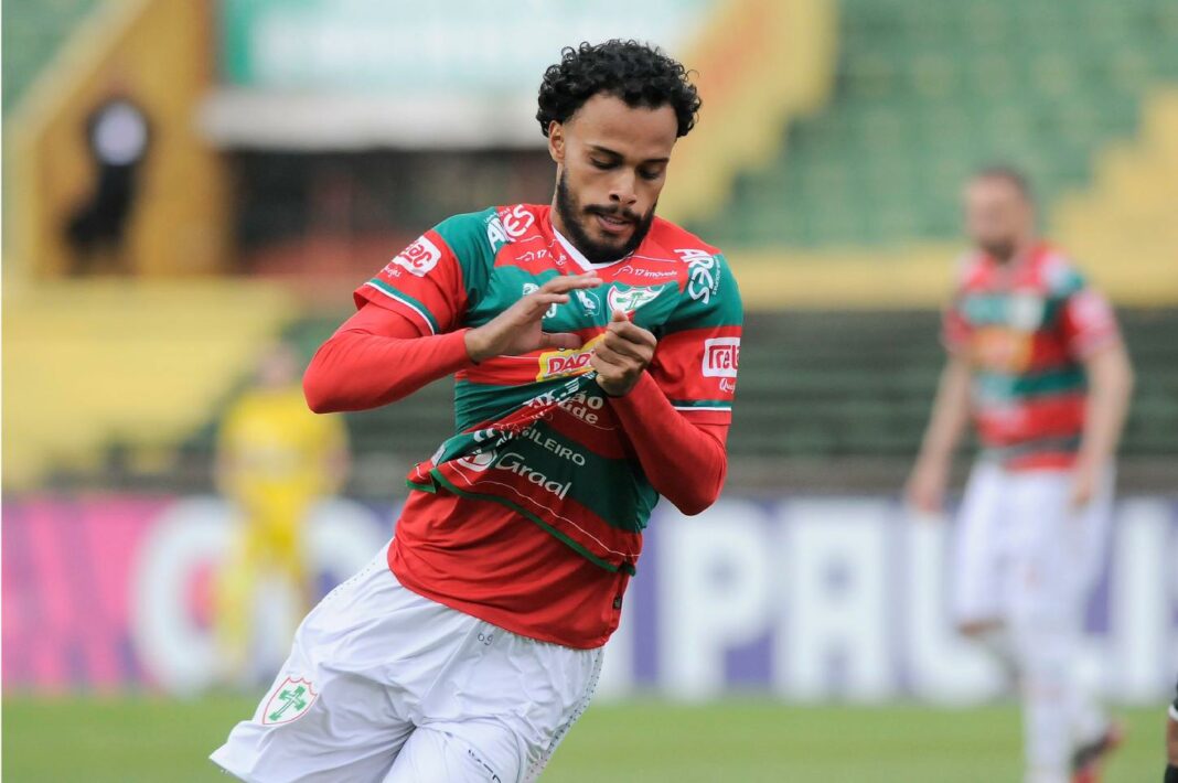 Chrigor celebra gol contra o EC São Bernardo