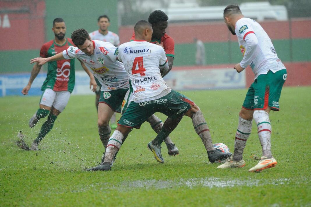 Lusa x Briosa, no Estádio Ulrico Mursa