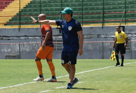 Torcida protesta contra ação da PM na confusão em jogo da Lusa