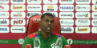 Carlos Henrique durante entrevista coletiva no Canindé
