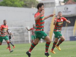 Cristiano celebra gol contra o XV