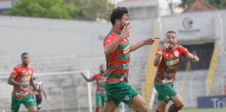 Cristiano celebra gol contra o XV