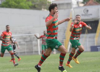 Cristiano celebra gol contra o XV