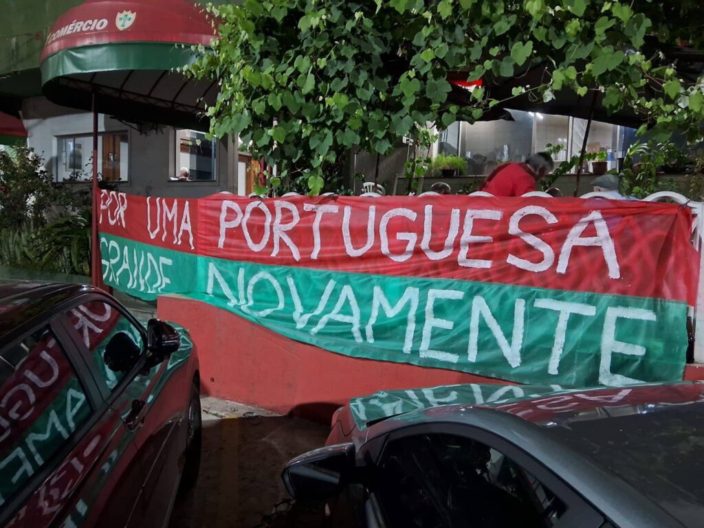 Torcida da Lusa com faixas na votação da SAF