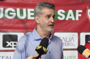Bourgeois projeta mudanças no perfil de técnico e elenco da Portuguesa