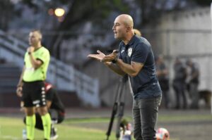 Técnico da Portuguesa destaca postura do elenco e promete ajustes