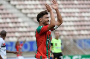Cristiano explica decisão de renovar com a Portuguesa