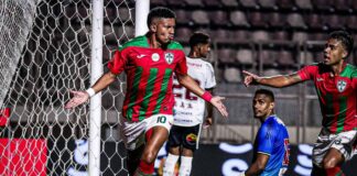 Rildo comemora gol da Lusa contra o Botafogo