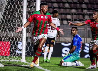 Rildo comemora gol da Lusa contra o Botafogo