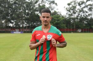 Matheus Leal é oficializado como reforço da Portuguesa para a Série D