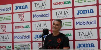 Alex Bourgeois durante coletiva nesta quinta-feira