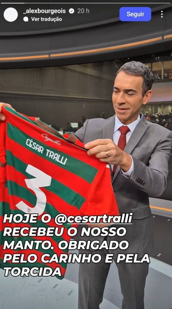 César Tralli recebeu uma camisa da Lusa