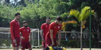 Cristiano treina com o elenco no CT da Lusa