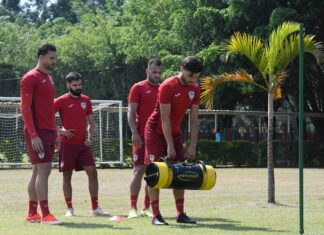 Cristiano treina com o elenco no CT da Lusa