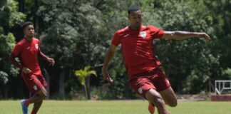 Denis durante treino no CT Parque Ecológico do Tietê