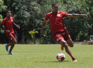 Denis durante treino no CT Parque Ecológico do Tietê