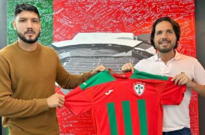 Portuguesa anuncia a contratação do volante Paulinho Curuá