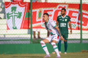 STJD marca julgamento do atacante De Paula, que pode pegar até seis jogos de gancho