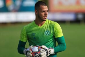 Portuguesa fecha a contratação de goleiro da Chapecoense