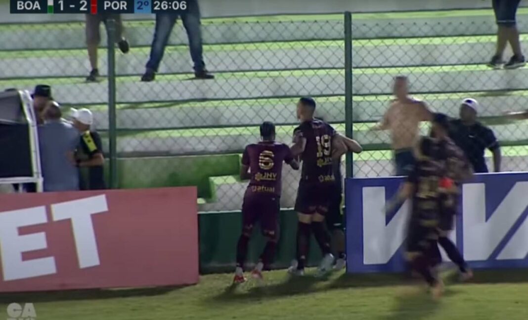 lohan portuguesa boavista Lohan, camisa 19, marca contra o Boavista-RJ