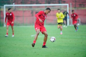 Wellington retorna à Lusa após avaliação no Benfica; zagueiro segue observado