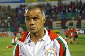 Ex-técnico da Lusa fala sobre saída de Weverton e rebaixamento em 2012