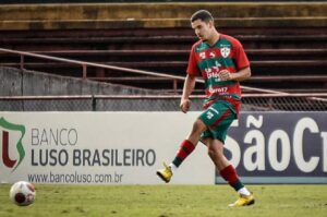 Lateral esquerdo do sub-20 da Lusa acerta com o Grêmio Anápolis-GO