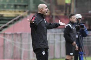 Técnico da Portuguesa defende laterais e explica estratégia da equipe
