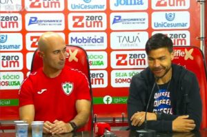Cristiano ‘invade’ coletiva para defender Cauan de Almeida