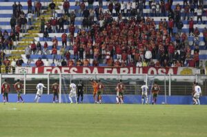 Uniformizada da Lusa organiza caravana para o jogo contra o Porto Vitória-ES