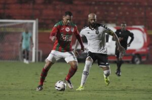 Após quase três meses, Tauã retorna aos gramados pela Portuguesa e participa de vitória na Série D