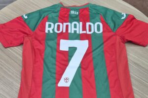 Lusa brinca com renovação de CR7 e ‘apresenta’ camisa do craque