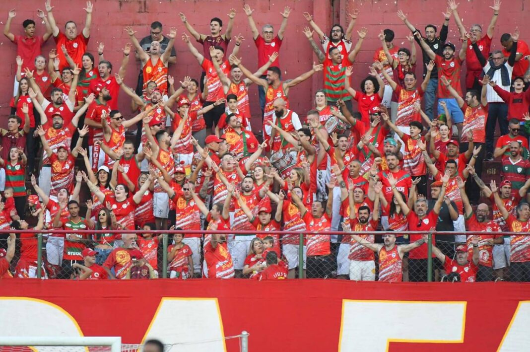 torcida-lusa-porto-vitoria-es