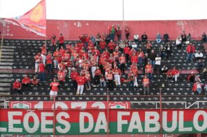 Organizada da Lusa realiza caravana para o jogo contra o Rio Branco-ES
