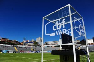 CBF deve implementar VAR nas quartas e mudar regra de assistentes na Série D