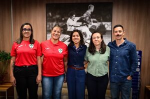 Treinadora da Lusa visita FPF para debater o futebol feminino