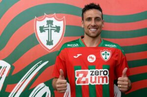 Portuguesa oficializa a chegada de Eric Botteghin como novo reforço